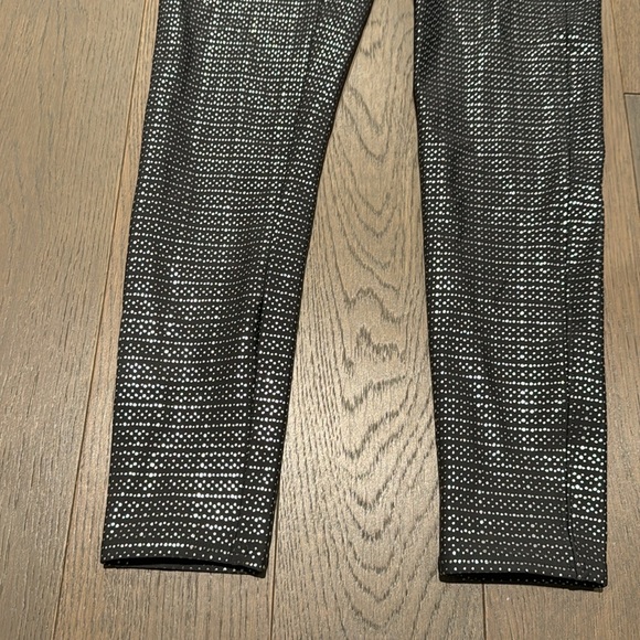 Spanx Size M Metallic Dot Print Active 7/8 Nylon High Waisted Legging - Picture 5 of 12